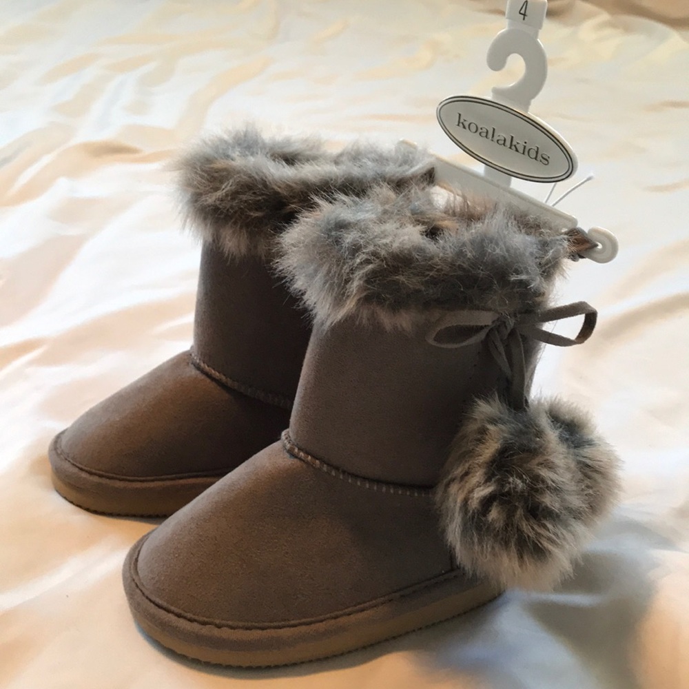 Girls fuzzy boots
